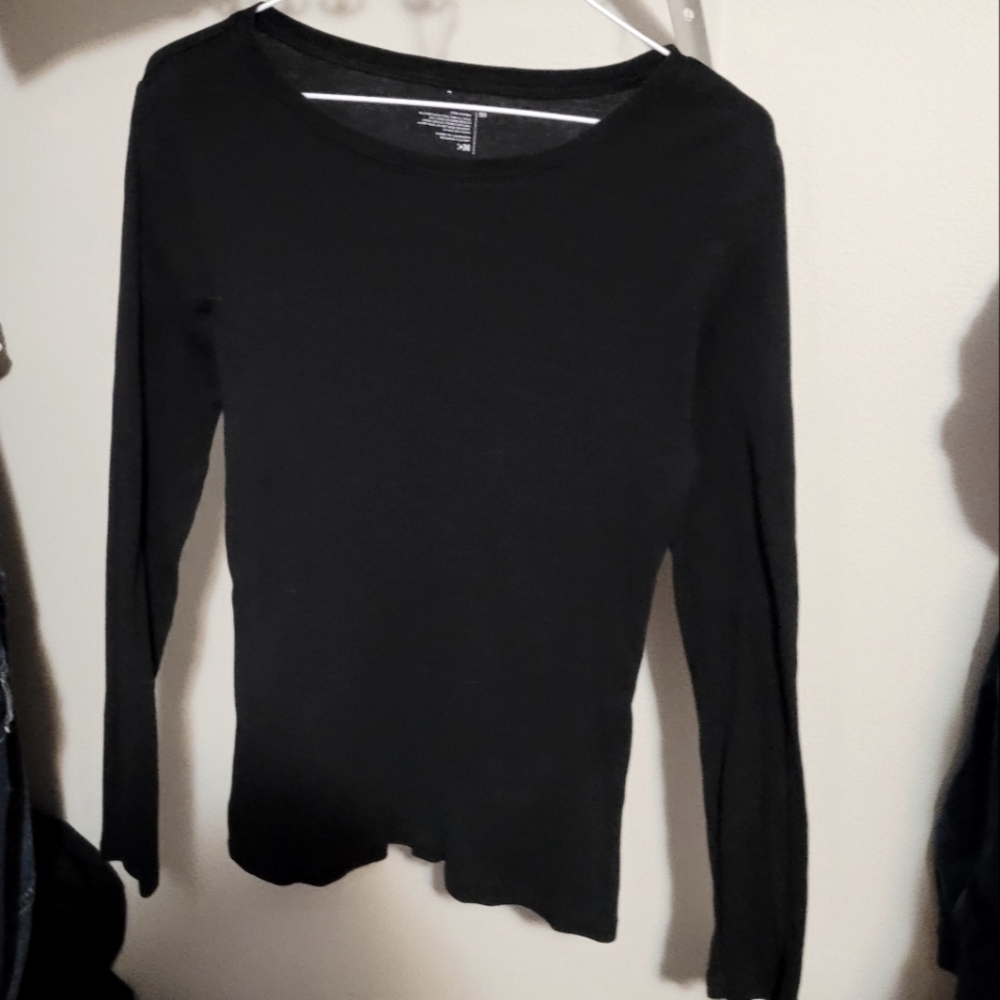 Old navy black long sleeve tee size Medium